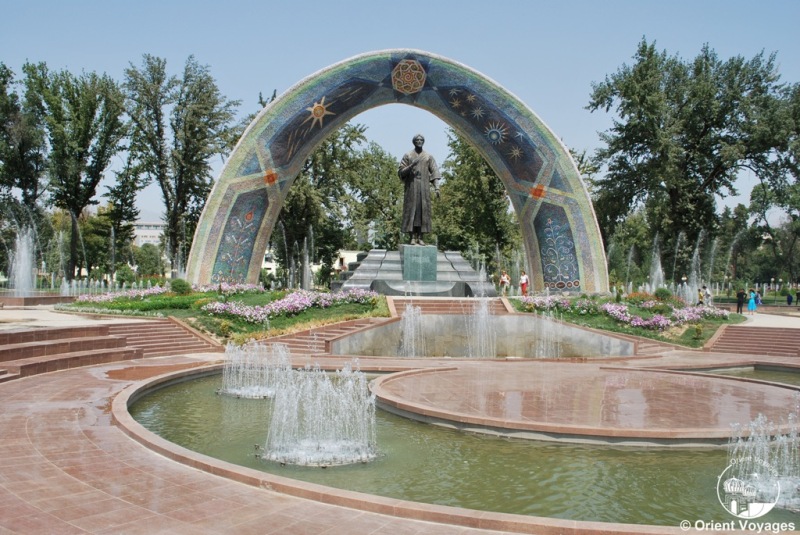 Monument Rudaki Dushanbe